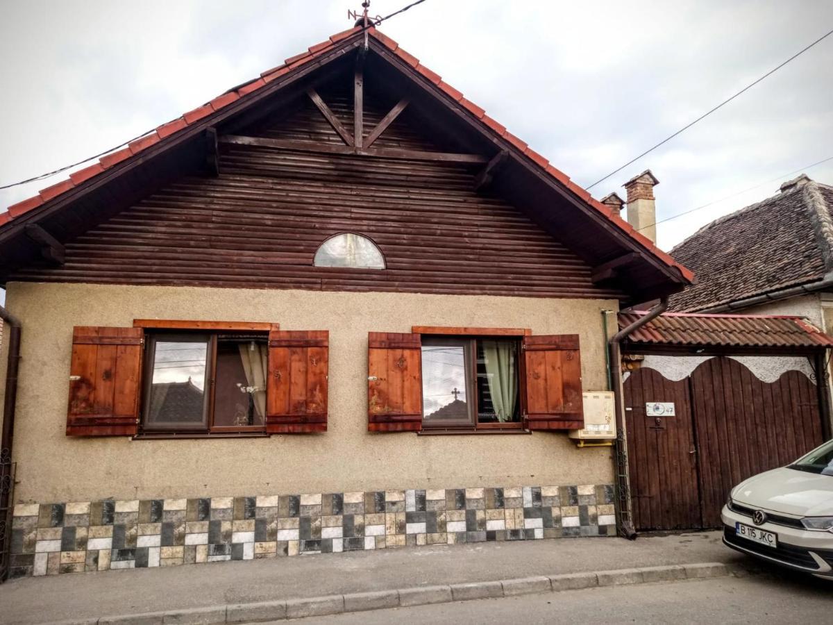 Home Of Art Rîşnov Exterior foto